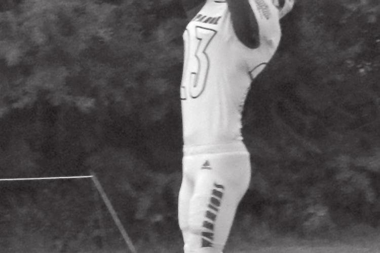 Arapahoe’s Nolan Meyers skies for a reception.