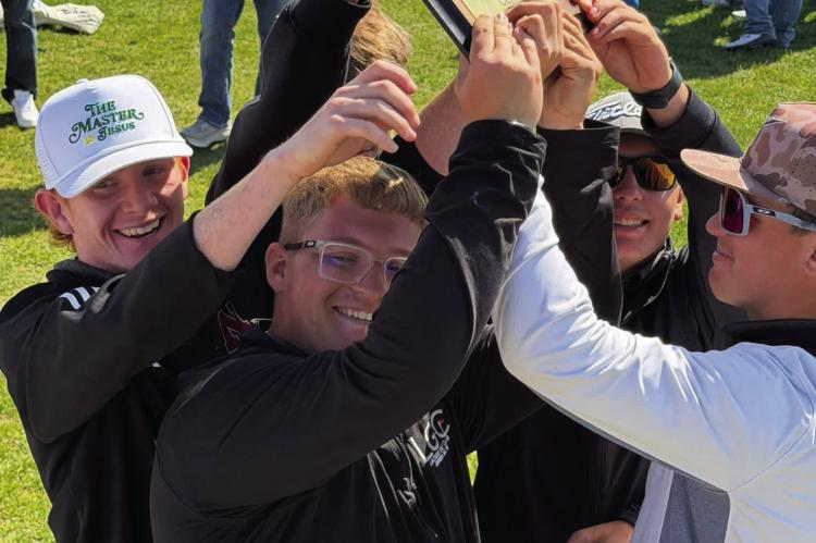 Trojans take district title; seven golfers headed to State