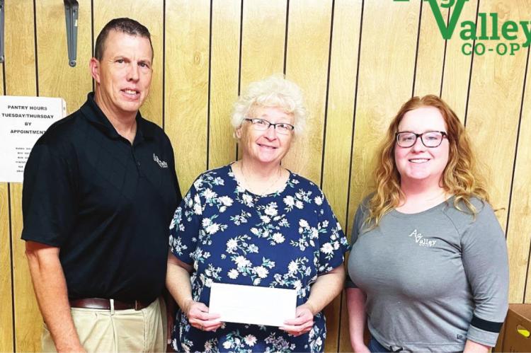 Ag Valley Co-op, Land O’ Lakes Foundation and CoBank donate to Oxford Food Pantry