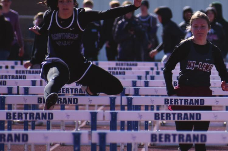 Hi-Line’s Schmidt leads local teams at Med Valley Invite
