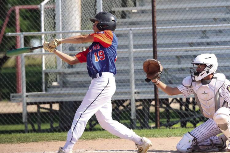 Bulls, Gladiators split senior doubleheader